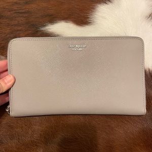 Kate spade, oversized travel wallet